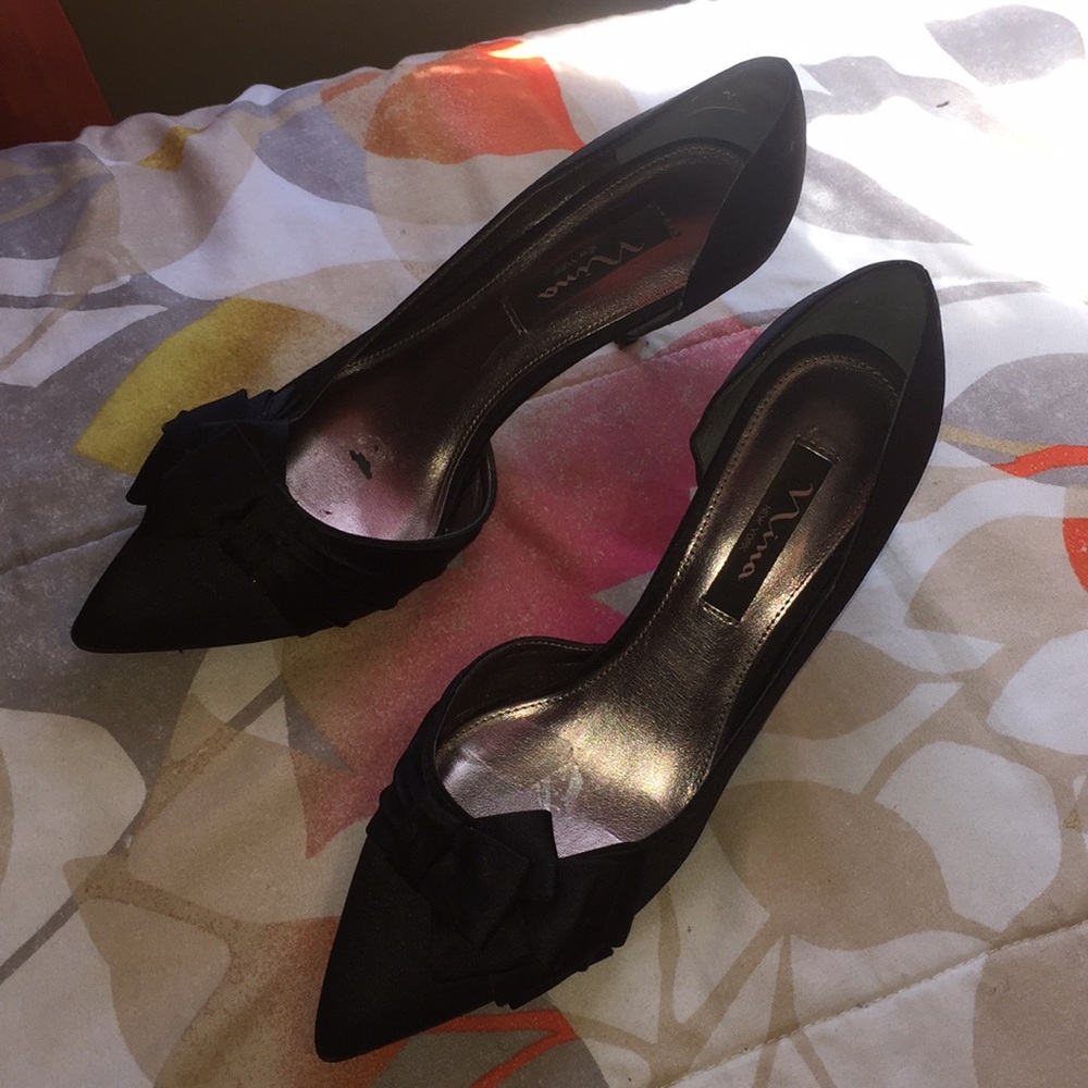 Nina New York Black Pointed Heels
